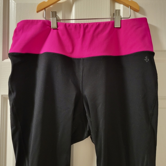 Torrid 3/4 Length Active Legging - Picture 2 of 4